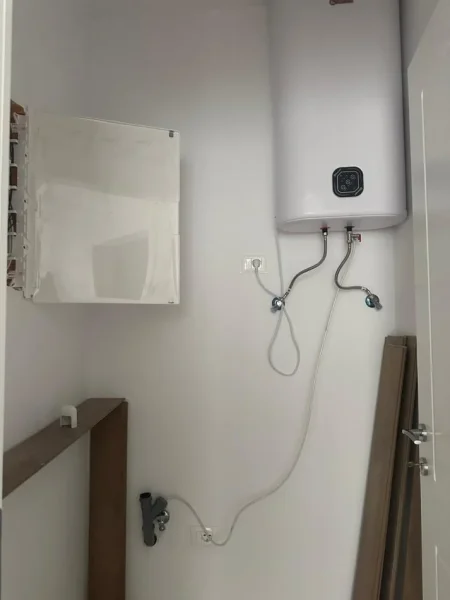 Tirane, jepet me qera zyre Kati 2, 130 m² 1.500 € (Rruga e Kosovareve)