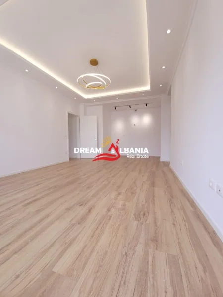 Tirane, shitet apartament 2+1+Ballkon Kati 7, 95 m² 210.000 € (Tek Zogu i Zi, Prane Rrethrrotullimit)