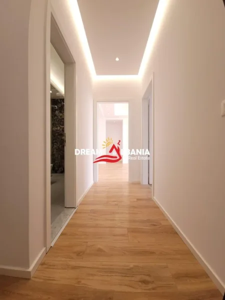 Tirane, shitet apartament 2+1+Ballkon Kati 7, 95 m² 210.000 € (Tek Zogu i Zi, Prane Rrethrrotullimit)