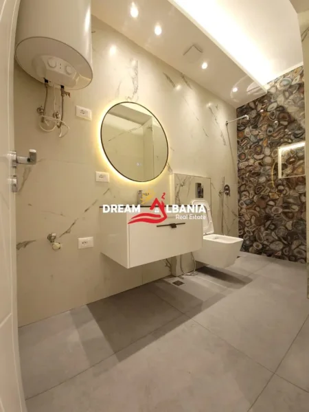 Tirane, shitet apartament 2+1+Ballkon Kati 7, 95 m² 210.000 € (Tek Zogu i Zi, Prane Rrethrrotullimit)