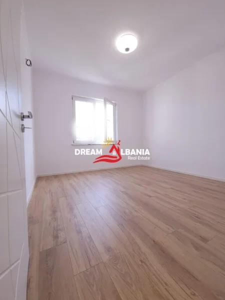 Tirane, shitet apartament 2+1+Ballkon Kati 7, 95 m² 210.000 € (Tek Zogu i Zi, Prane Rrethrrotullimit)