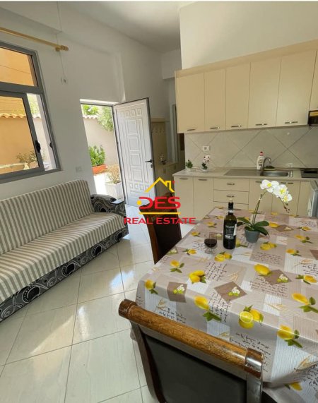 Vlore, jepet me qera shtepi 1+1+Ballkon Kati 0, 80 m² 280 € (Rruga Çamëria)