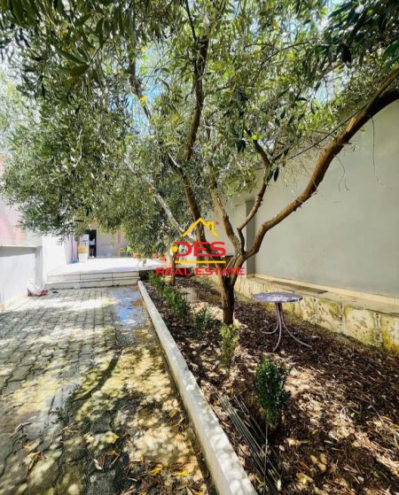 Vlore, jepet me qera shtepi 1+1+Ballkon Kati 0, 80 m² 280 € (Rruga Çamëria)