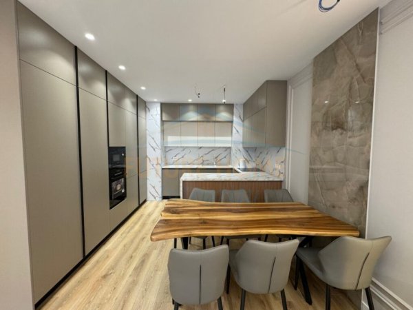 Tirane, jepet me qera apartament 2+1 Kati 5, 110 m² 750 € (Don Bosko)