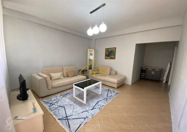 Tirane, jepet me qera apartament 3+1 Kati 1, 100 m² 500 € (SHKOLLA E BASHKUAR)