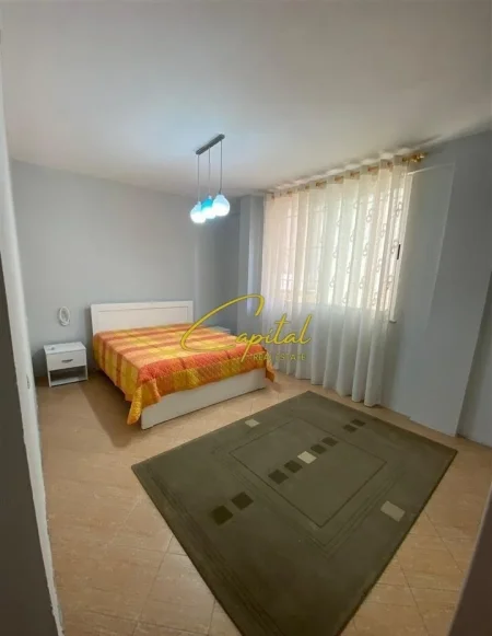 Tirane, jepet me qera apartament 3+1 Kati 1, 100 m² 500 € (SHKOLLA E BASHKUAR)