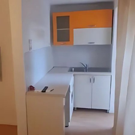 Tirane, jepet me qera apartament 2+1 Kati 3, 80 m² 600 € (Sheshi Willson)