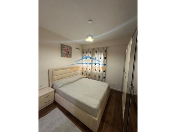 Tirane, jepet me qera apartament 1+1 , 62 m² 750 € (Komuna e Parisit)