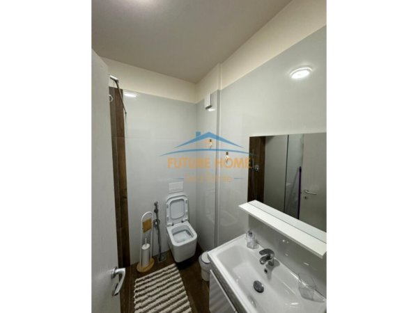 Tirane, jepet me qera apartament 1+1 , 62 m² 750 € (Komuna e Parisit)