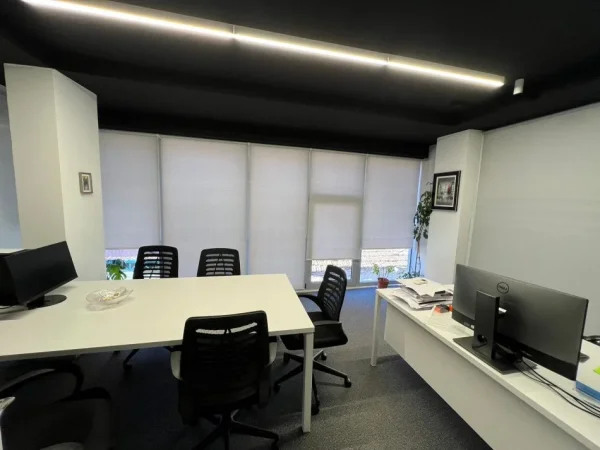 Tirane, jepet me qera apartament 2+1+Ballkon Kati 2, 72 m² 1.100 € (PAZARI I RI)