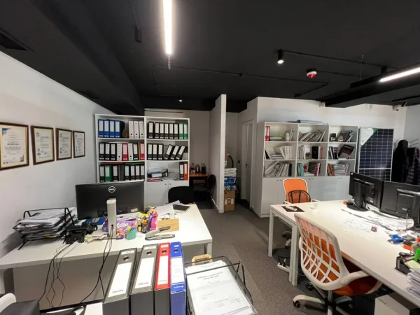 Tirane, jepet me qera apartament 2+1+Ballkon Kati 2, 72 m² 1.100 € (PAZARI I RI)