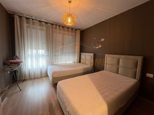 Tirane, jepet me qera apartament 2+1 Kati 2, 102 m² 650 € (Ali Demi)