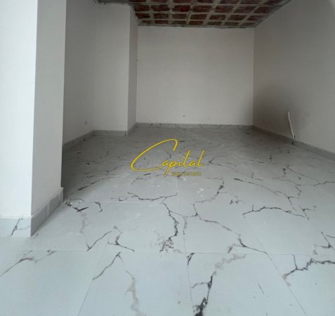 Tirane, jepet me qera dyqan Kati 0, 35 m² 1.000 € (QENDER)