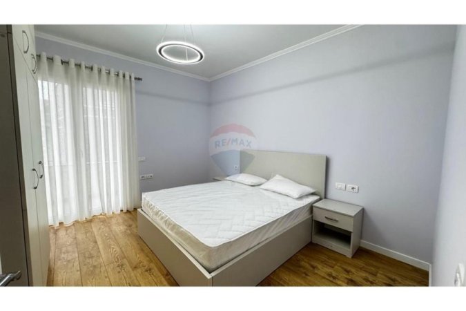 Tirane, jepet me qera apartament 2+1+Ballkon Kati 1, 500 € (Kodra e Priftit)