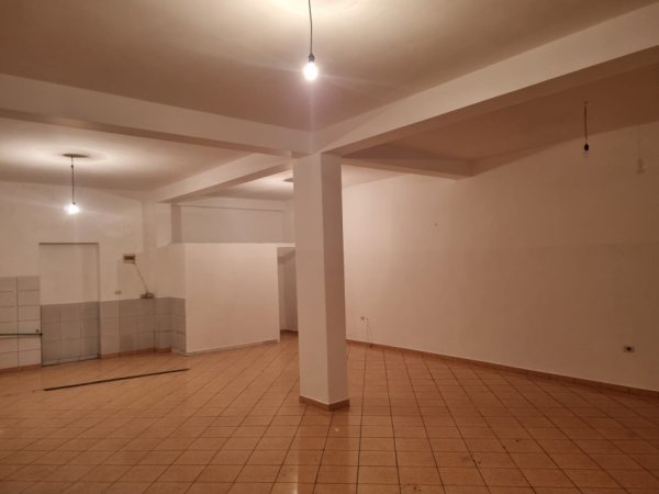 Tirane, jepet me qera apartament 2 Katshe Kati 1, 206 m² 1.100 € (Kombinat)