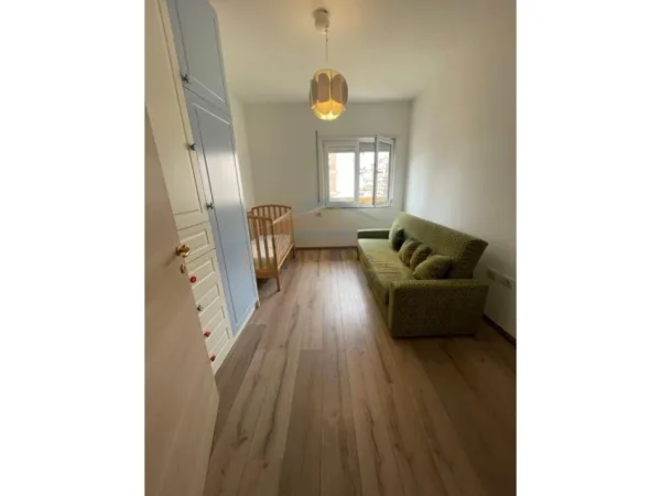 Tirane, jepet me qera apartament 2+1+Ballkon+Post Parkimi,  Kati 5, 104 m² 700 € (Don Bosko, Vizion +)