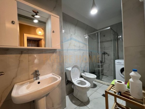 Tirane, jepet me qera apartament 2+1+Ballkon+Post Parkimi,  Kati 2, 102 m² 600 € (Ali Demi)