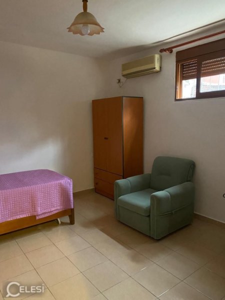 Tirane, jepet me qera apartament Kati 1, 30 m² 350 € (MYSLYM SHYRI)