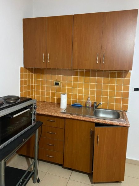 Tirane, jepet me qera apartament Kati 1, 30 m² 350 € (MYSLYM SHYRI)