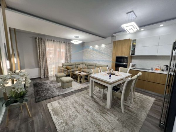 Tirane, jepet me qera 2+1+Post Parkimi,  Kati 3, 109 m² 700 € (Kompleksi Sima-Com)