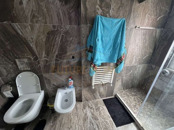 Tirane, jepet me qera 2+1+Post Parkimi,  Kati 3, 109 m² 700 € (Kompleksi Sima-Com)