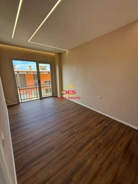 Vlore, shitet apartament 2+1+Ballkon Kati 3, 87 m² 175.000 € (Rruga Dhimitër Konomi)