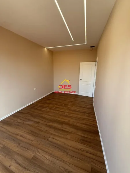 Vlore, shitet apartament 2+1+Ballkon Kati 3, 87 m² 175.000 € (Rruga Dhimitër Konomi)