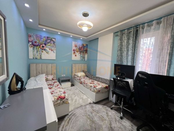 Tirane, jepet me qera 2+1+Post Parkimi,  Kati 3, 109 m² 700 € (Kompleksi Sima-Com)