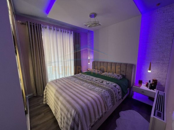 Tirane, jepet me qera 2+1+Post Parkimi,  Kati 3, 109 m² 700 € (Kompleksi Sima-Com)