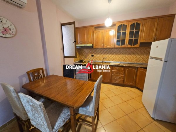 Tirane, jepet me qera apartament 2+1+Ballkon Kati 1, 100 m² 400 € (Prane shkolles Qazim Turdiu – Rr Don Bosko)