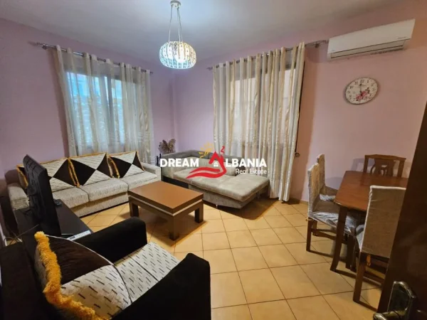 Tirane, jepet me qera apartament 2+1+Ballkon Kati 1, 100 m² 400 € (Prane shkolles Qazim Turdiu – Rr Don Bosko)