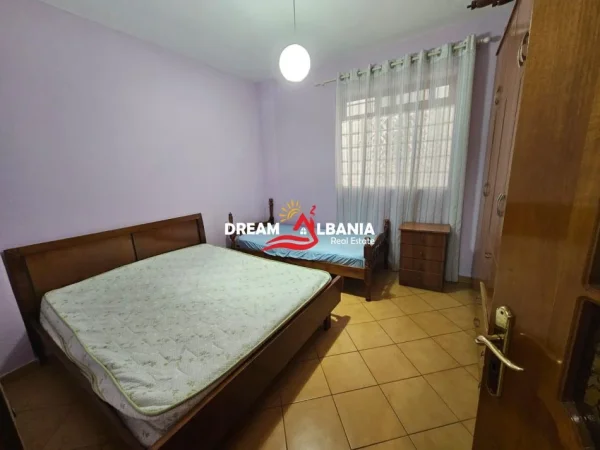 Tirane, jepet me qera apartament 2+1+Ballkon Kati 1, 100 m² 400 € (Prane shkolles Qazim Turdiu – Rr Don Bosko)