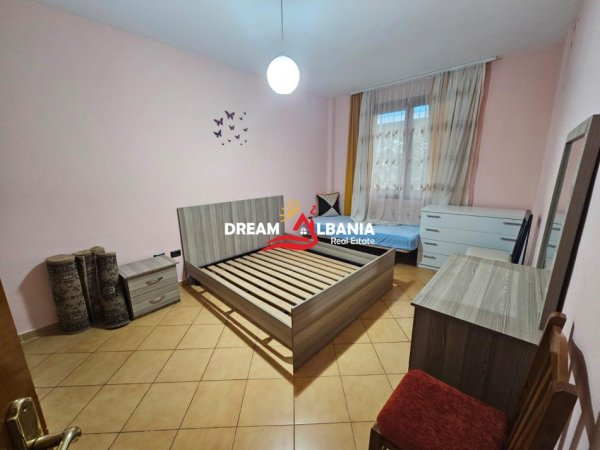 Tirane, jepet me qera apartament 2+1+Ballkon Kati 1, 100 m² 400 € (Prane shkolles Qazim Turdiu – Rr Don Bosko)