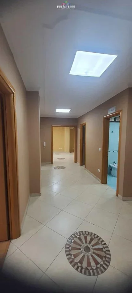 Tirane, jepet me qera 2+1 Kati 3, 160 m² 1.400 € (qender)