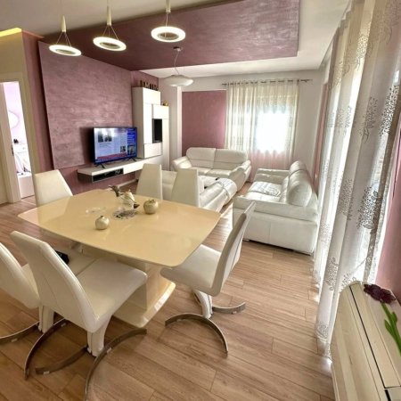 Tirane, shitet apartament 3+1 , 125 m² 262.000 €