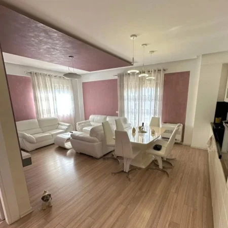 Tirane, shitet apartament 3+1 , 125 m² 262.000 €