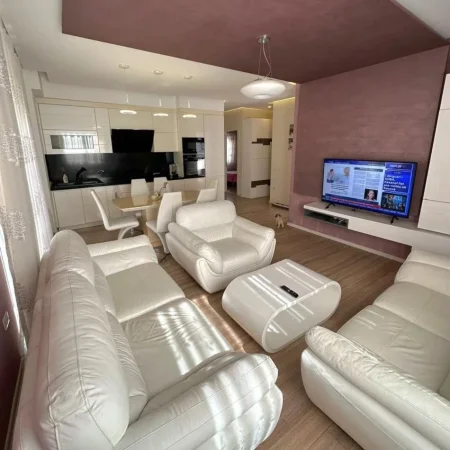 Tirane, shitet apartament 3+1 , 125 m² 262.000 €