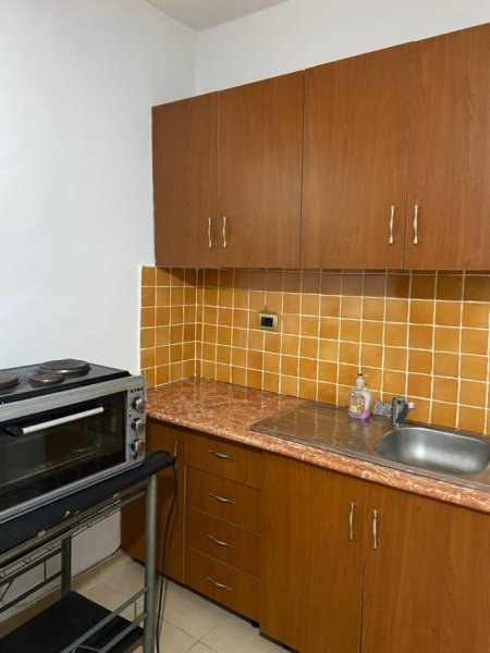 Tirane, jepet me qera apartament 1+1 Kati 1, 30 m² 350 € (Myslym Shyri)
