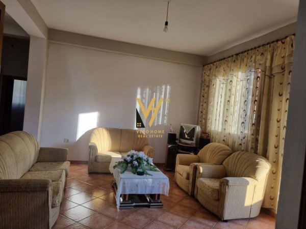 Tirane, jepet me qera shtepi 4+1+Ballkon Kati 1, 206 m² 1.100 € (KOMBINAT)