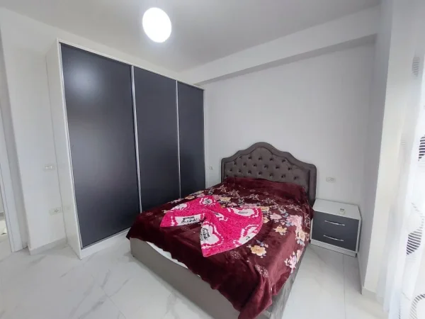 Tirane, jap me qera apartament 1+1+Ballkon Kati 8, 60 m² 500 € (Andrea Kushi)