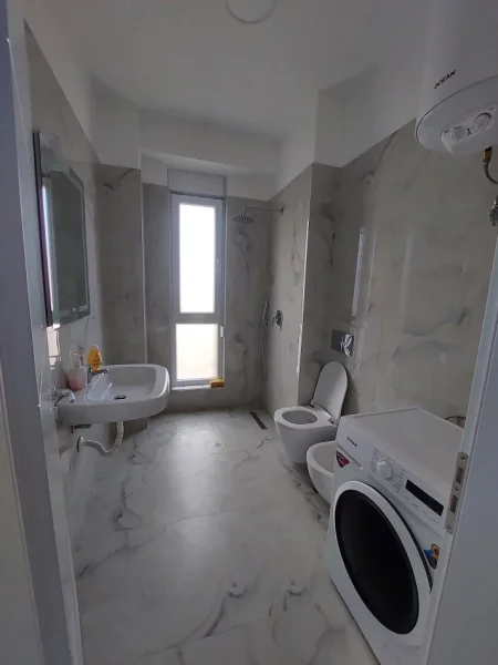 Tirane, jap me qera apartament 1+1+Ballkon Kati 8, 60 m² 500 € (Andrea Kushi)