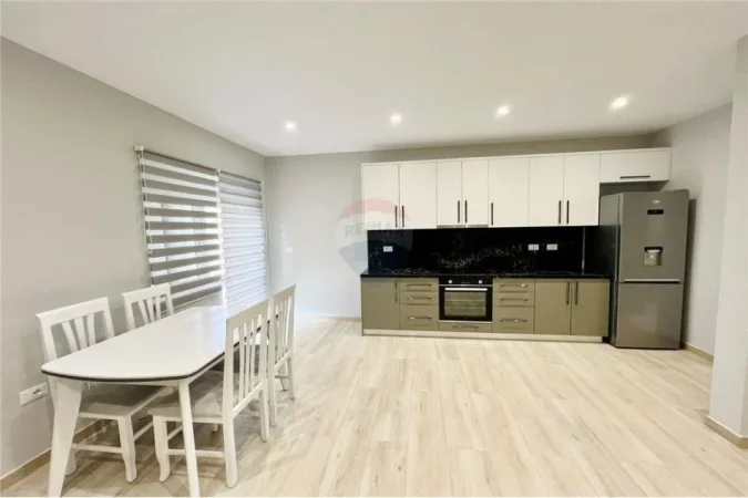 Tirane, jepet me qera apartament 2+1 Kati 2, 100 m² 650 € (Shkolla 26 Nentori - Rruga Pandeli Cale - Selitë, Shqipëri)