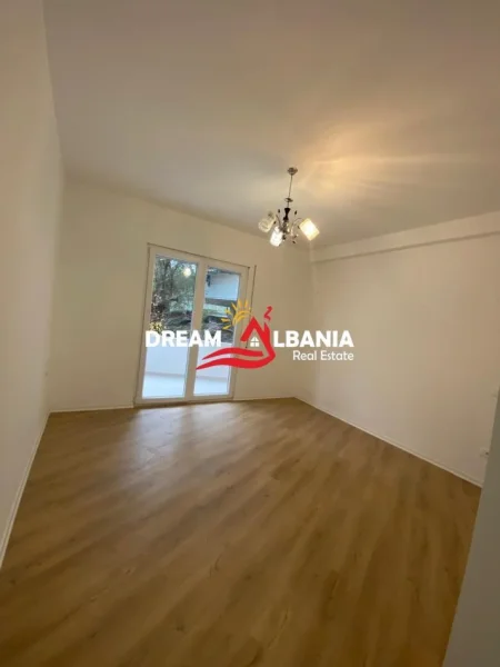 Tirane, jepet me qera apartament 2+1+Ballkon Kati 4, 115 m² 500 € (Ne zonen e Kopshtit Botanik)