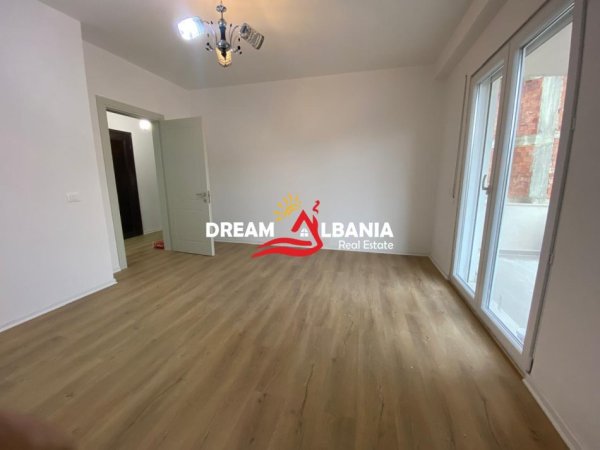 Tirane, jepet me qera apartament 2+1+Ballkon Kati 4, 115 m² 500 € (Ne zonen e Kopshtit Botanik)