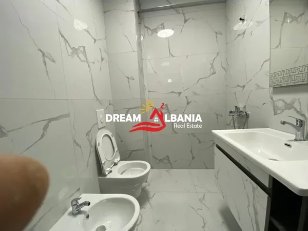 Tirane, jepet me qera apartament 2+1+Ballkon Kati 4, 115 m² 500 € (Ne zonen e Kopshtit Botanik)