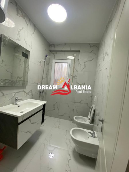 Tirane, jepet me qera apartament 2+1+Ballkon Kati 4, 115 m² 500 € (Ne zonen e Kopshtit Botanik)