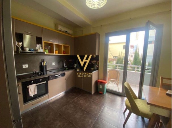 Tirane, jepet me qera Vile 3 Katshe Kati 1, 170 m² 1.350 € (JORDAN MISJA)