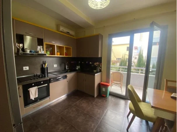 Tirane, jepet me qera Vile 2 Katshe Kati 1, 164 m² 1.350 € (Jordan Misja)