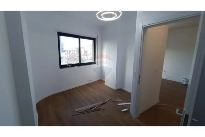 shitet , (Apartament 2+1 per shitje te Pazari i Ri!)