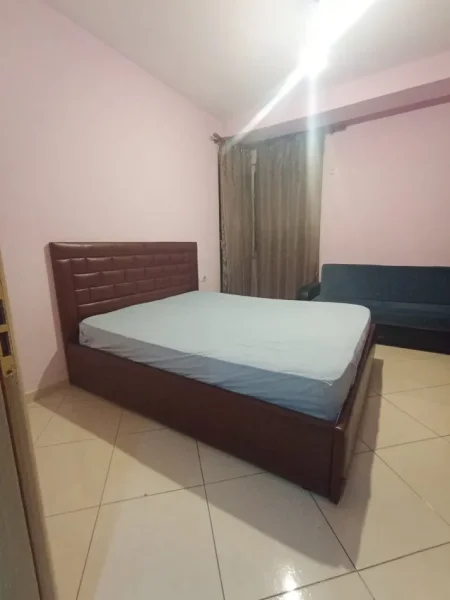 Tirane, jepet me qera 1+1+Ballkon Kati 8, 65 m² 450 € (rruga Dhaskal Todri tek Zgara Çarçani)